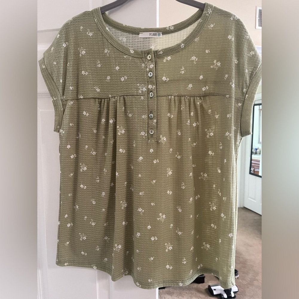 PS Kate NWOT Floral Button-Down Blouse in Olive Green